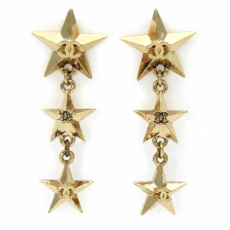 Stud Earrings with Leaf Motifs -Chanel  Metal Stud Earrings (Pre-Owned)