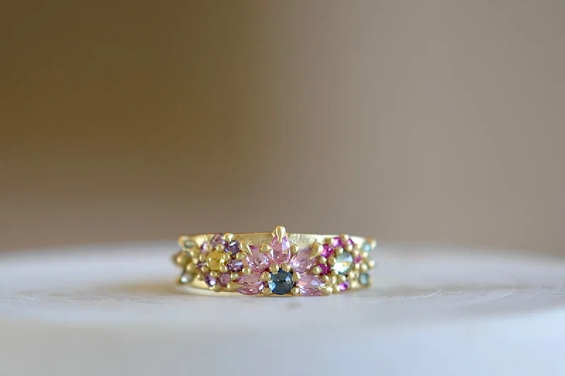 Rings with hexagon-cut stones for trendiness -Rainbow Daisy Garland Ring