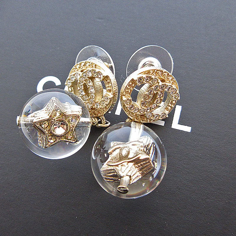 Stud Earrings with Animal Motifs -Chanel   Metal Resin Stud Earrings (Pre-Owned)