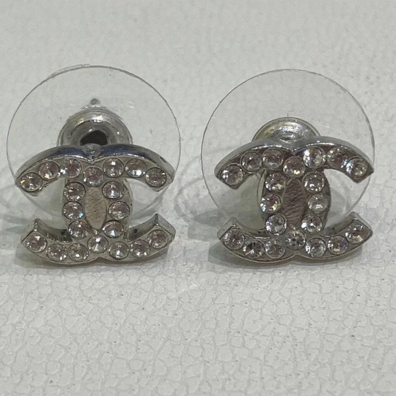 Stud Earrings with Animal Motifs -Chanel  Metal Stud Earrings (Pre-Owned)