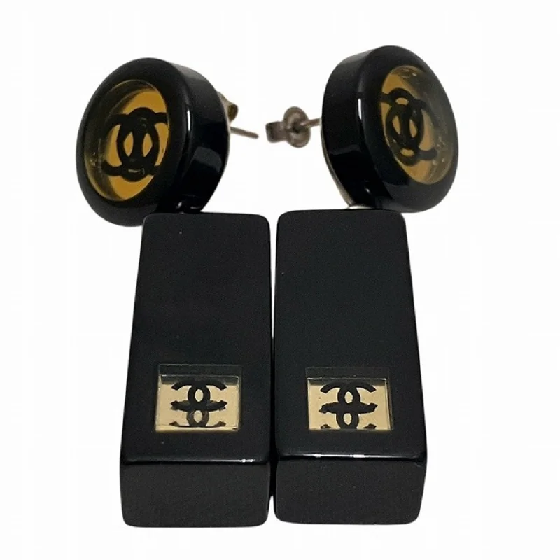 Stud Earrings for Everyday Glamour -Chanel    Plastic Stud Earrings (Pre-Owned)