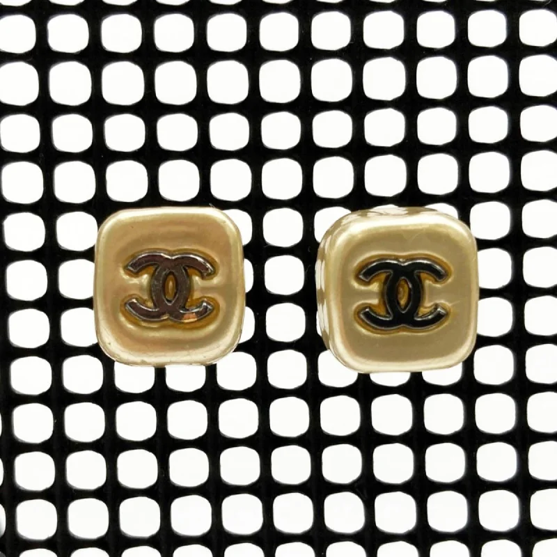 Stud Earrings for Bridesmaids Look -Chanel  Stud Earrings (Pre-Owned)